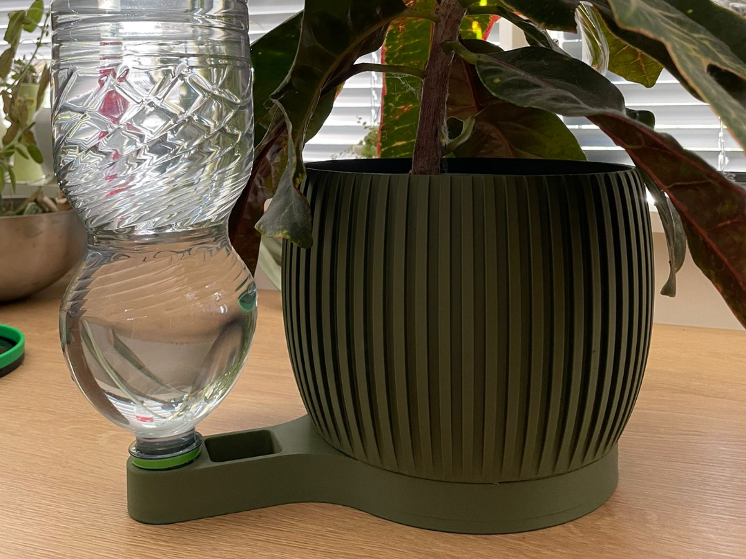AquaBloom – Extended Self-Watering Planter