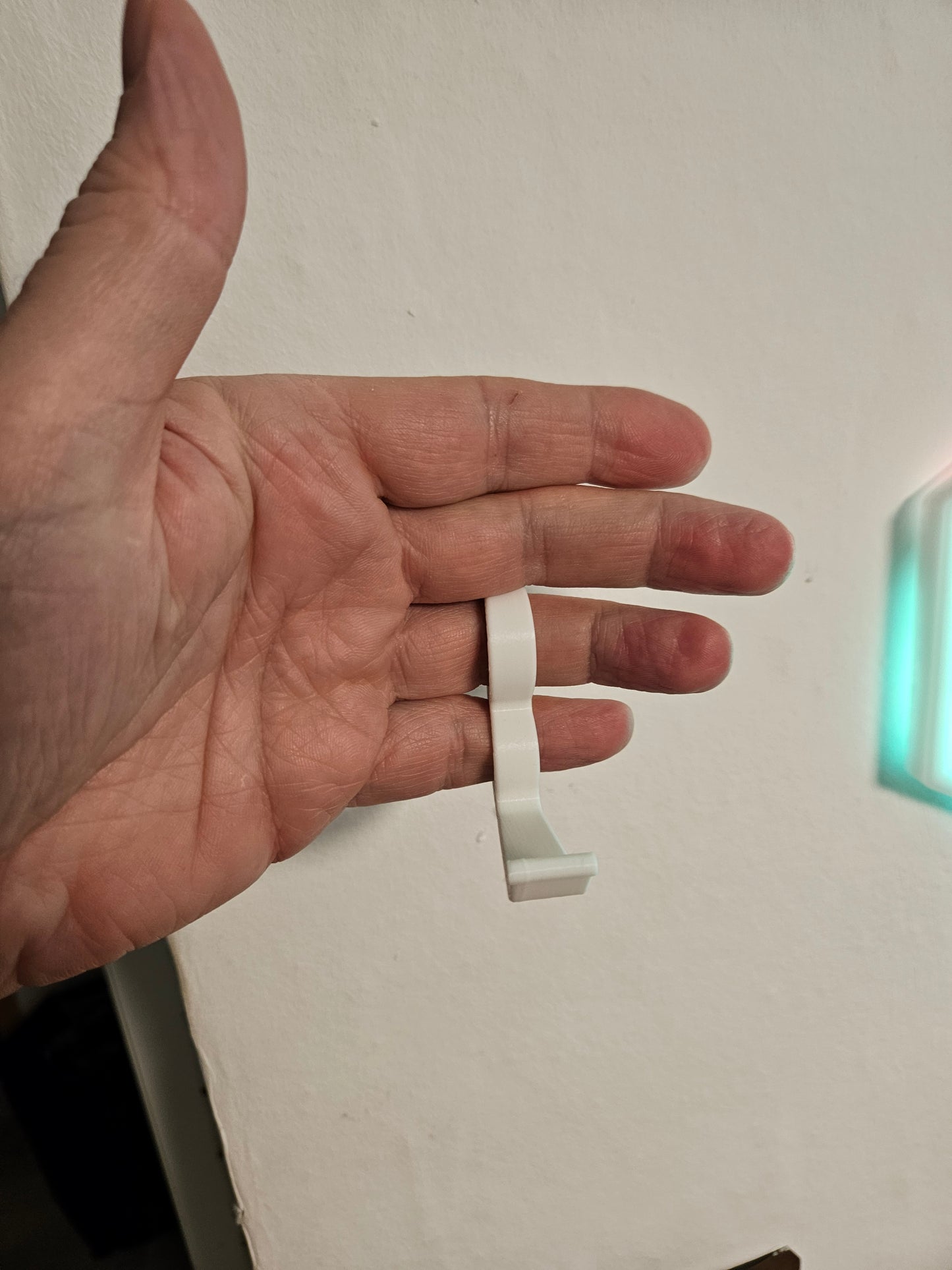 Two-Finger Mobile Phone Holder & Stand