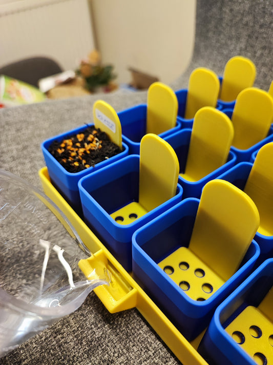 Seed Starter Kit with Lift Spoon & Water Reservoir – 16 Pot Garden Tray