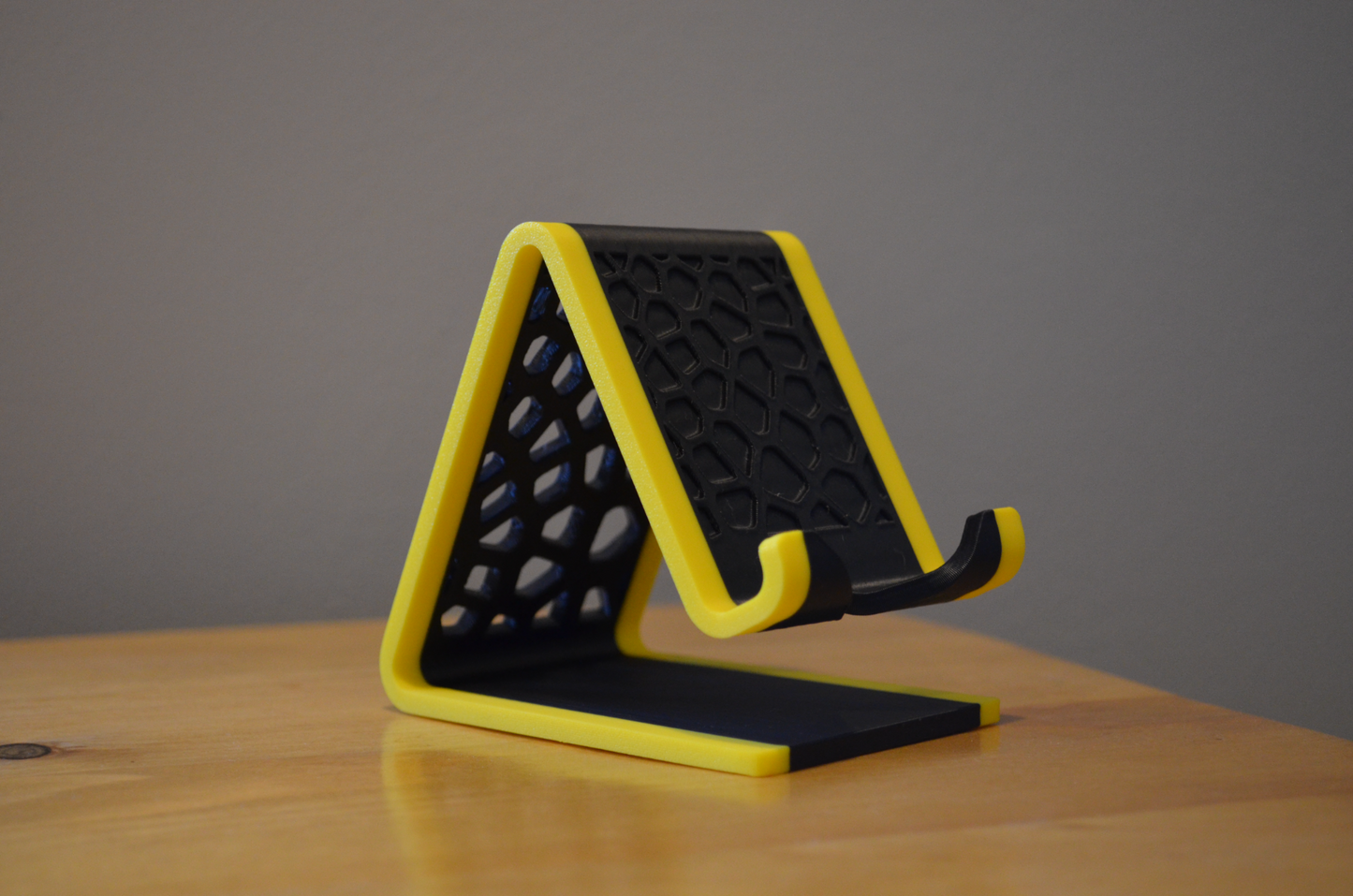 Voronoi Mobile Phone Stand V3