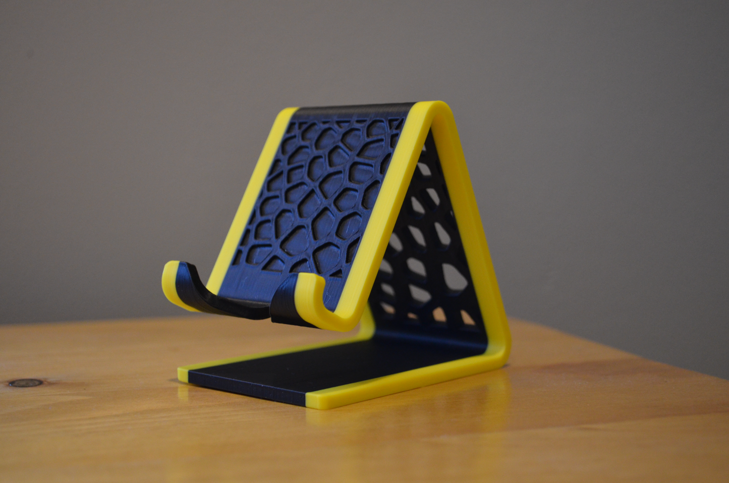 Voronoi Mobile Phone Stand V3