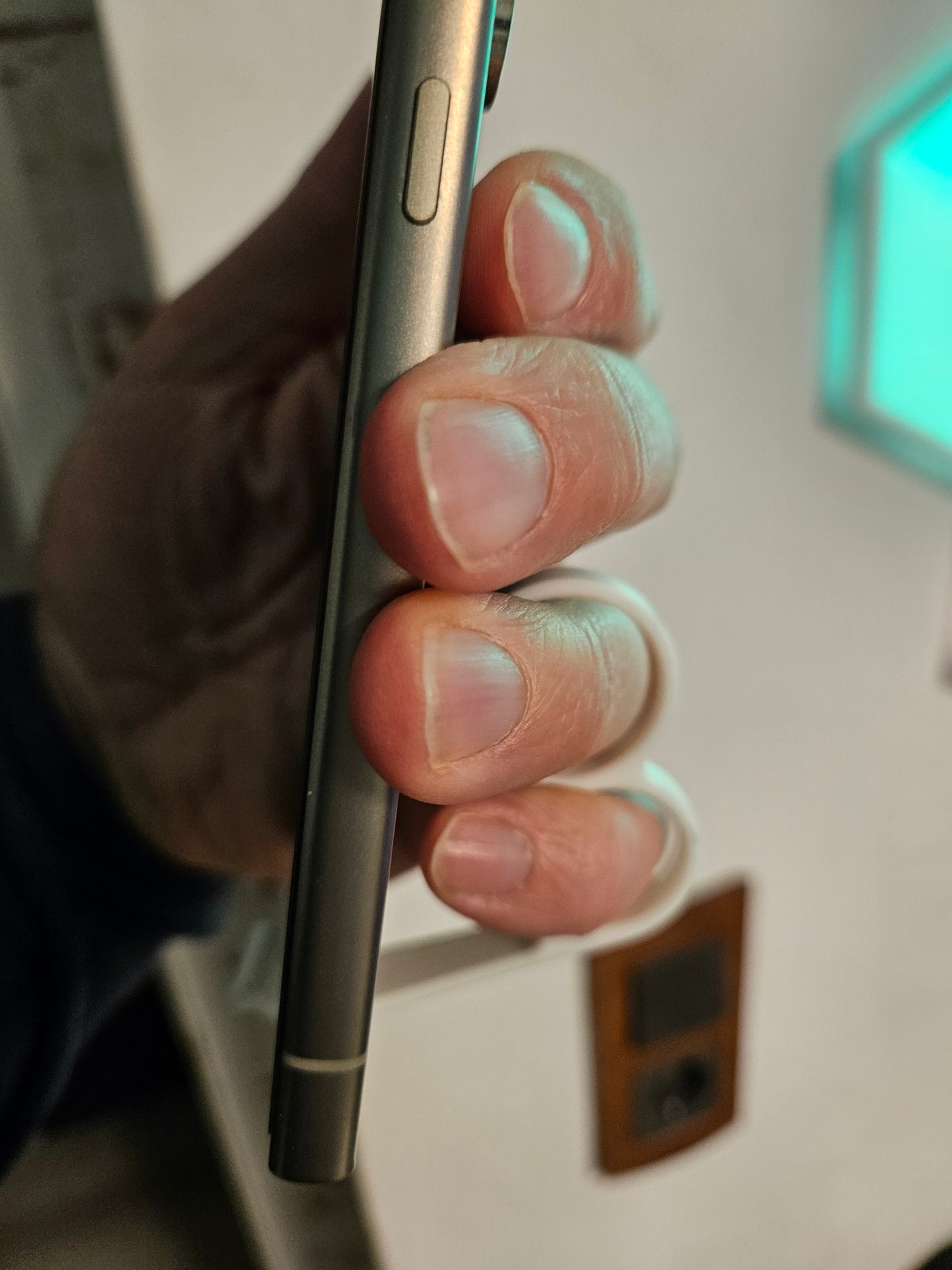 Two-Finger Mobile Phone Holder & Stand